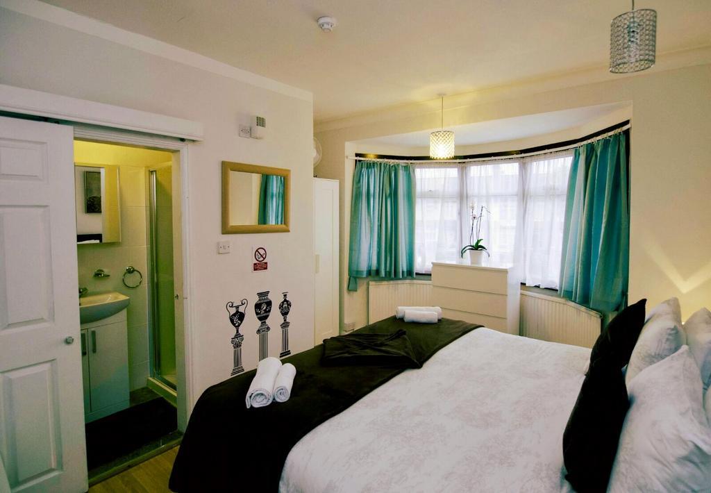 Gable Lodge London B&B Enfield Exterior foto